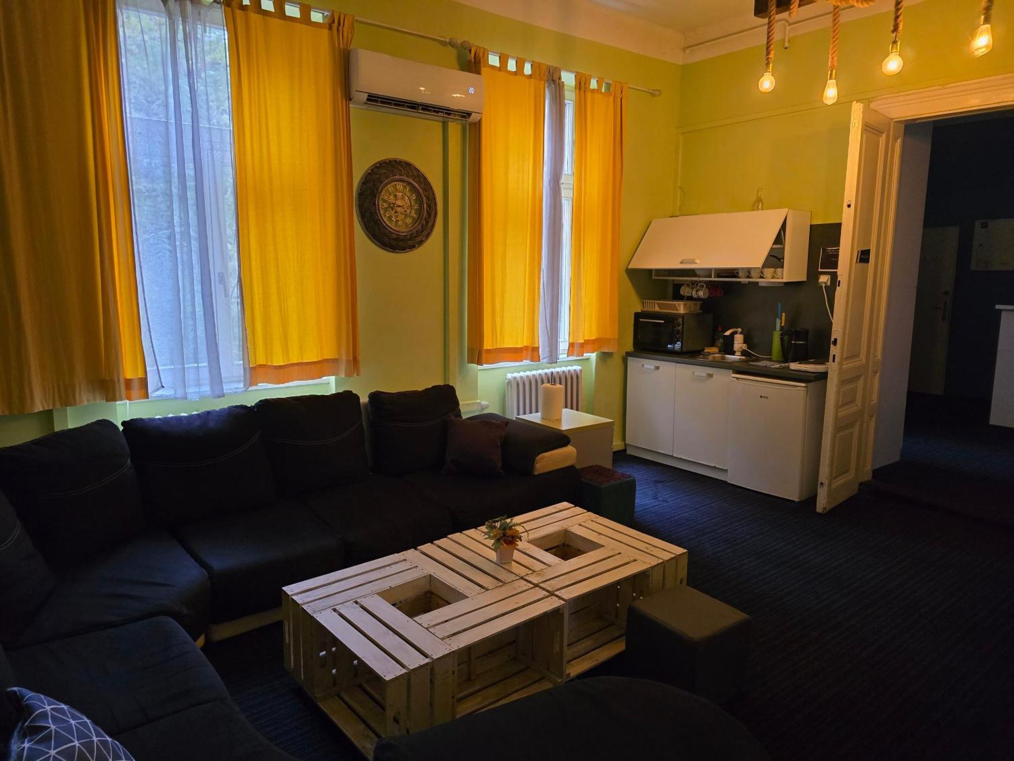 Spacious Tuzlaks Apartments Sarajevo Ferhadija Ngoại thất bức ảnh